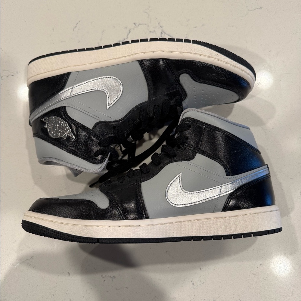 Nike Jordan Mid Sneakers